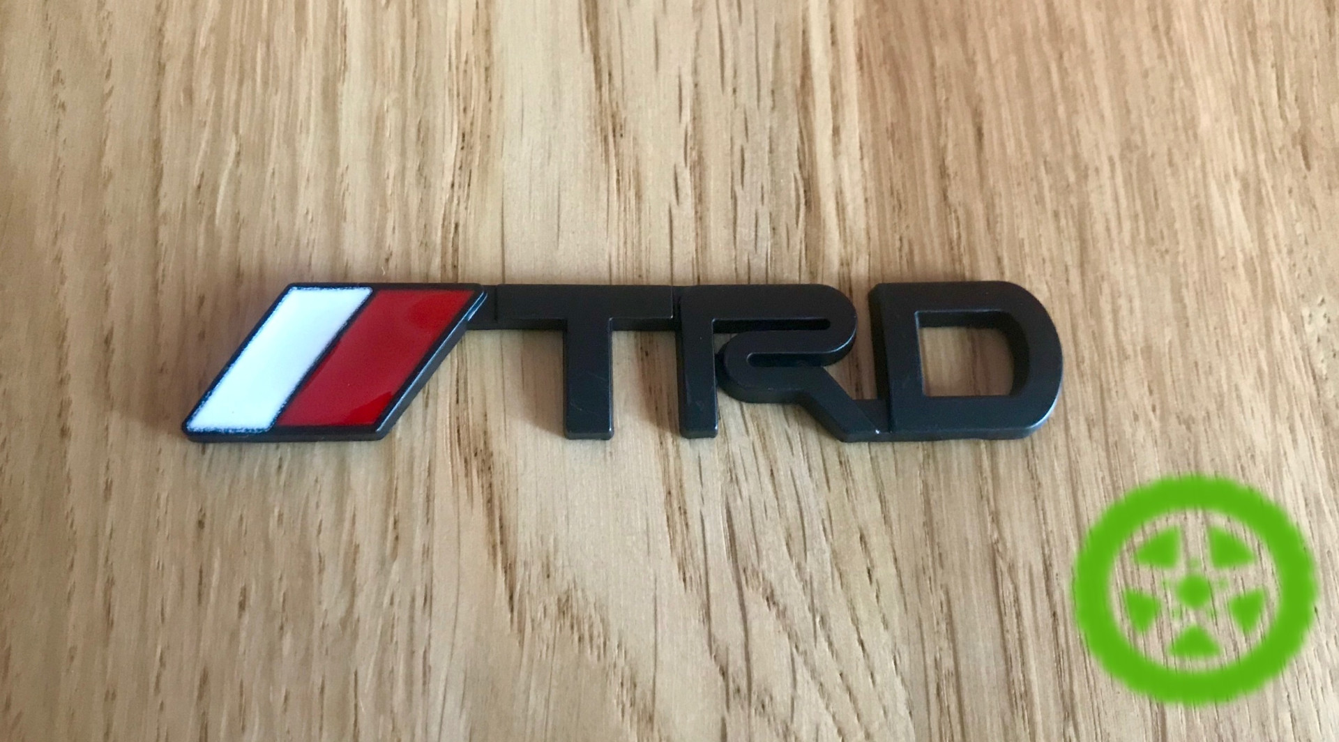 Емблема TRD на кришку багажника 95мм