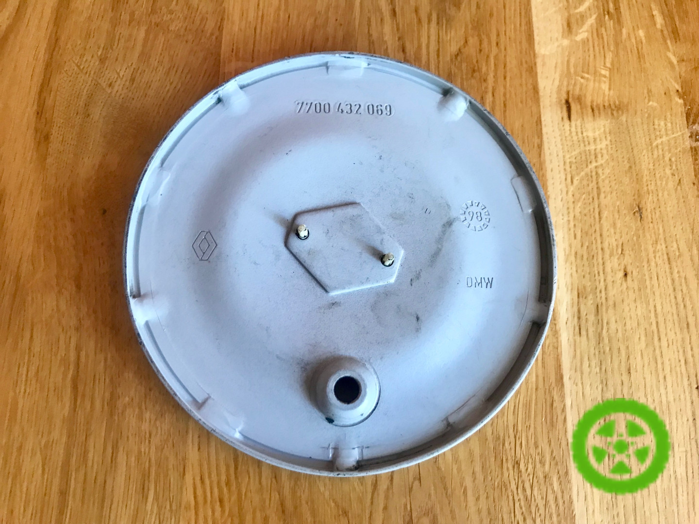Оригинальный колпачок на диски Renault Safrane 7700432069
