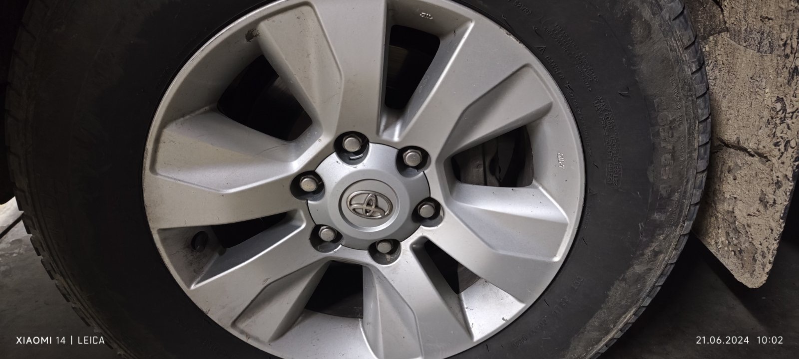 Оригінальний ковпачок для дисків Toyota 4260B0K120