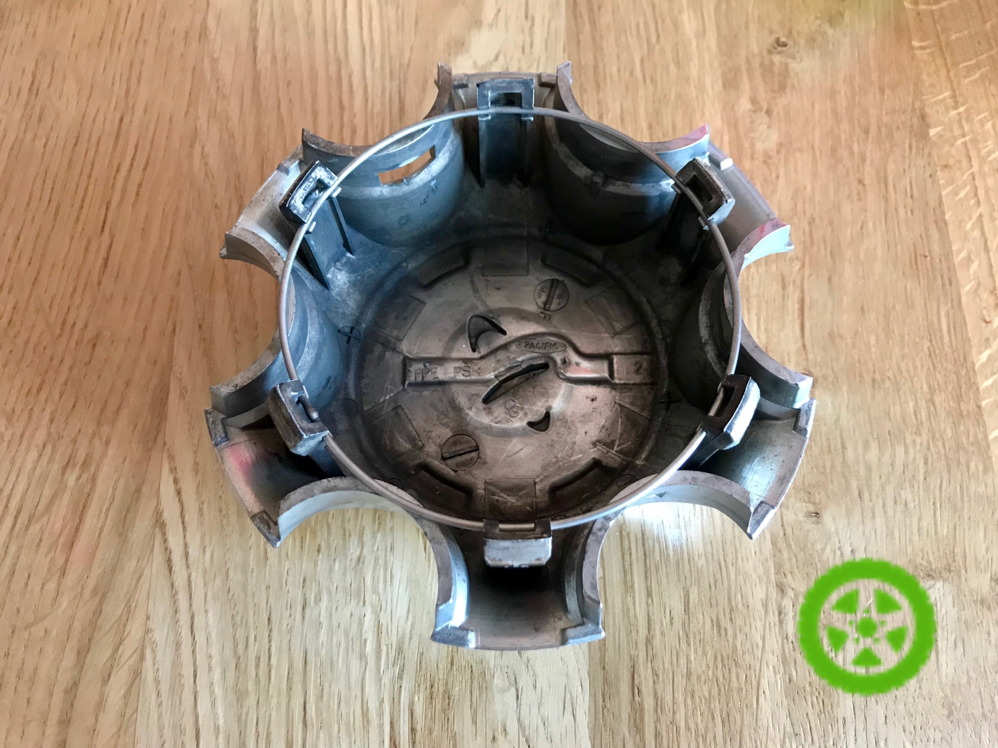 Оригінальний ковпачок для дисків Toyota 42603-35810