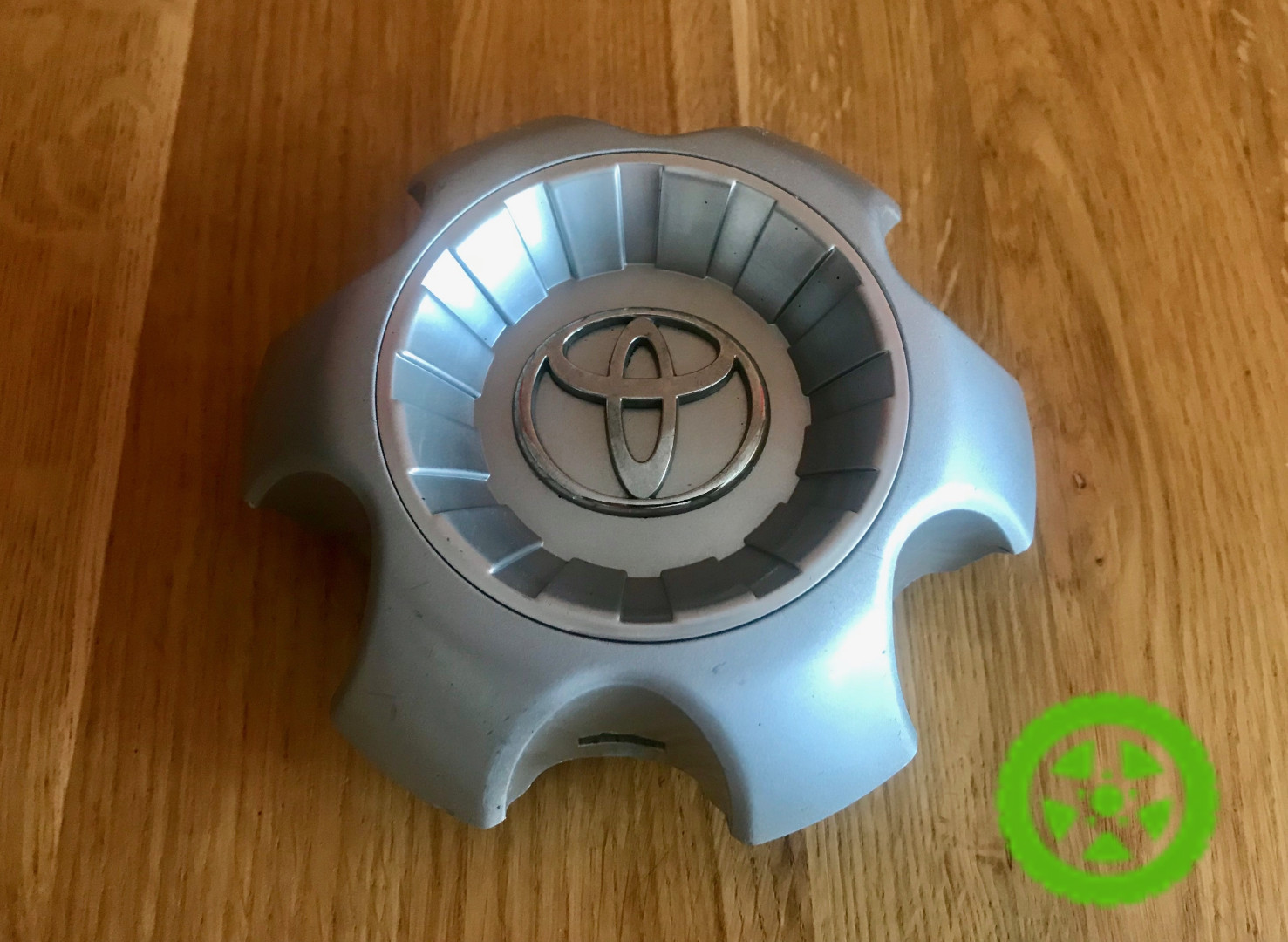 Оригинальный колпачок на диски Toyota 42603-35800