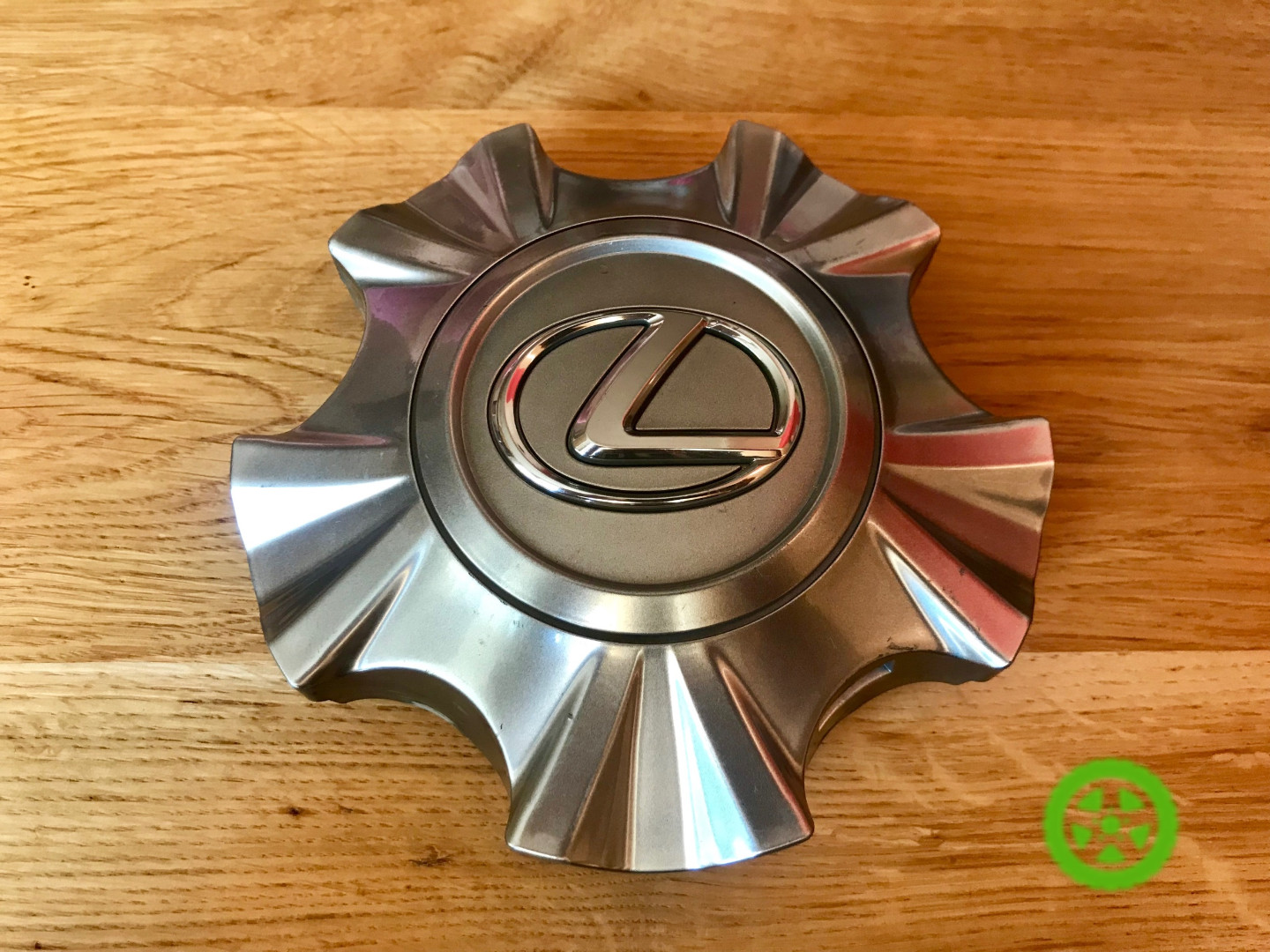 Оригінальний ковпачок для дисків Lexus 4260B-60230